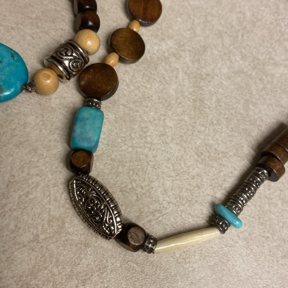 Vintage wooden turquoise necklace - Picture 2 of 4